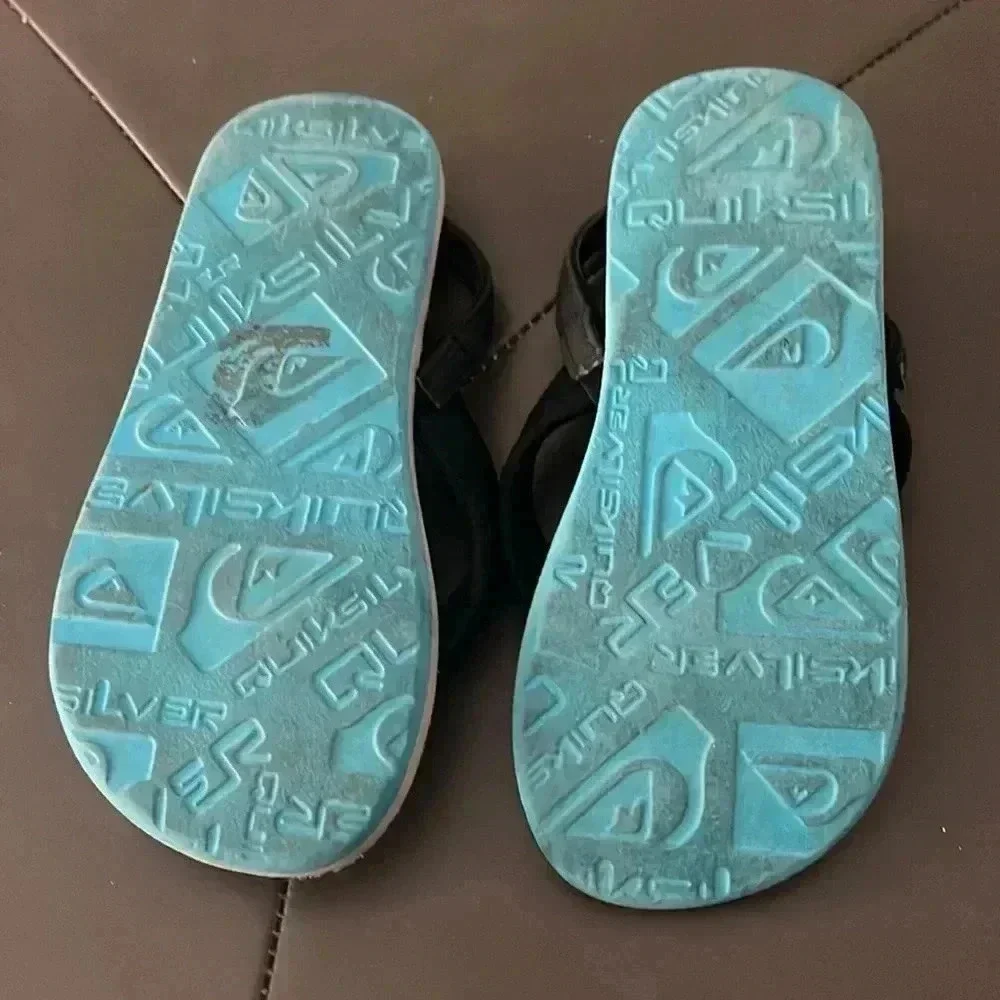 Quiksilver flip flops size 10